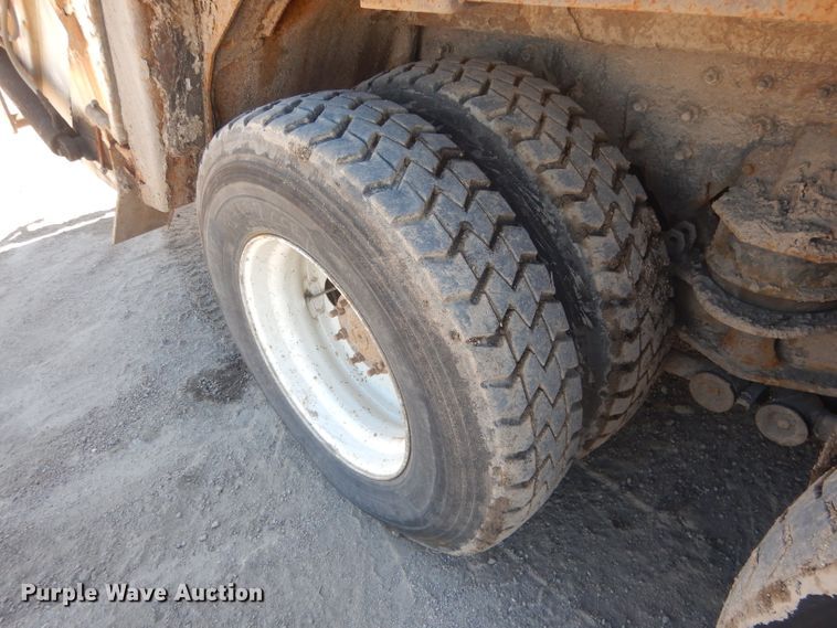 image for item FI9110 2005 Freightliner M2  refuse truck