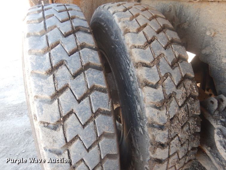 image for item FI9110 2005 Freightliner M2  refuse truck