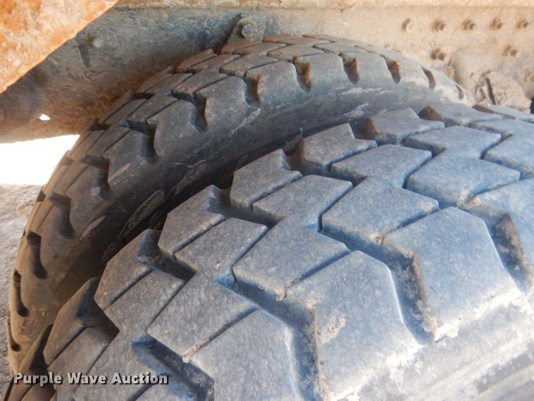 image for item FI9110 2005 Freightliner M2  refuse truck