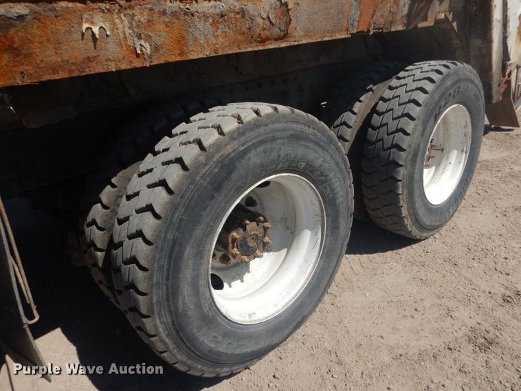 image for item FI9110 2005 Freightliner M2  refuse truck