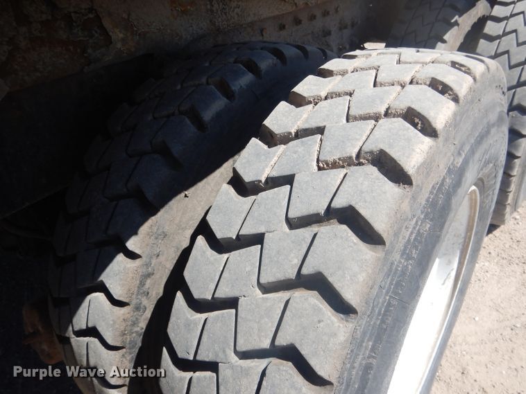 image for item FI9110 2005 Freightliner M2  refuse truck