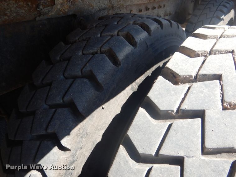 image for item FI9110 2005 Freightliner M2  refuse truck