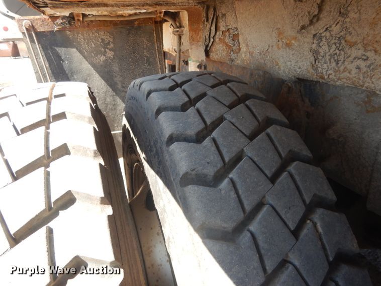 image for item FI9110 2005 Freightliner M2  refuse truck