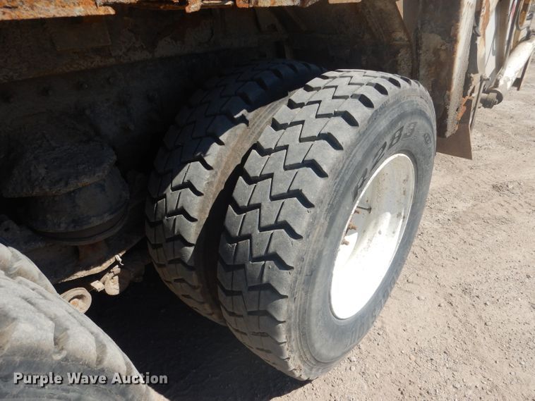 image for item FI9110 2005 Freightliner M2  refuse truck