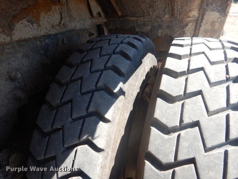 image for item FI9110 2005 Freightliner M2  refuse truck