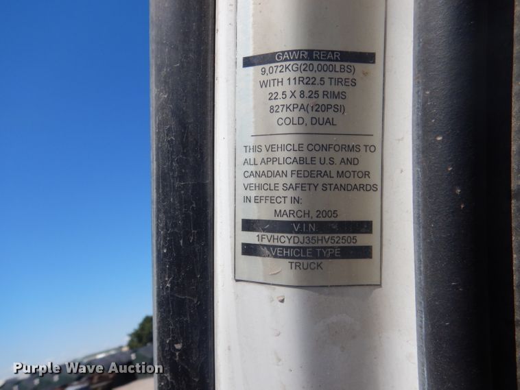 image for item FI9110 2005 Freightliner M2  refuse truck