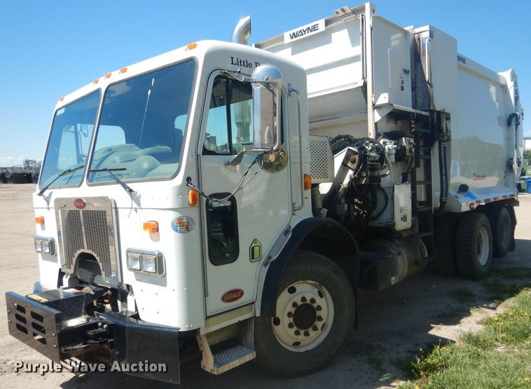 image for item FI9111 2011 Peterbilt 320  refuse truck