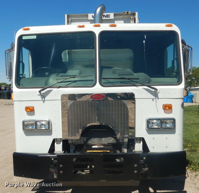 image for item FI9111 2011 Peterbilt 320  refuse truck