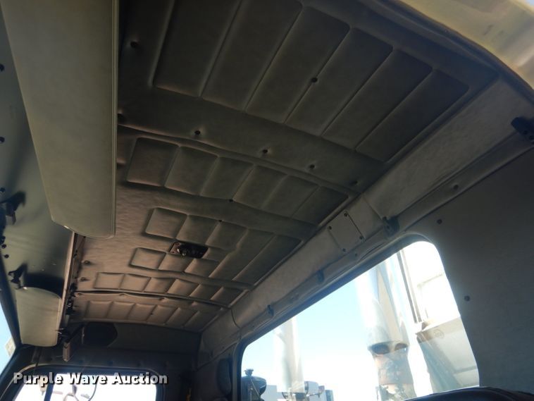 image for item FI9111 2011 Peterbilt 320  refuse truck