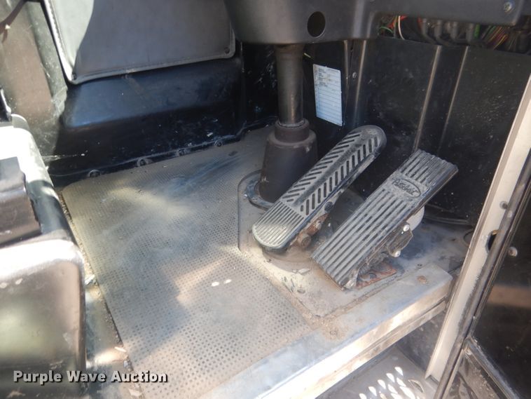 image for item FI9111 2011 Peterbilt 320  refuse truck