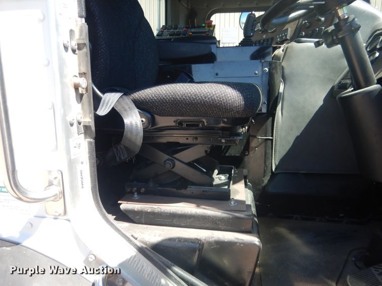 image for item FI9111 2011 Peterbilt 320  refuse truck