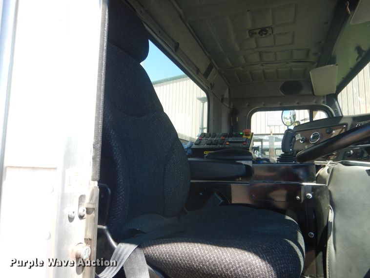 image for item FI9111 2011 Peterbilt 320  refuse truck