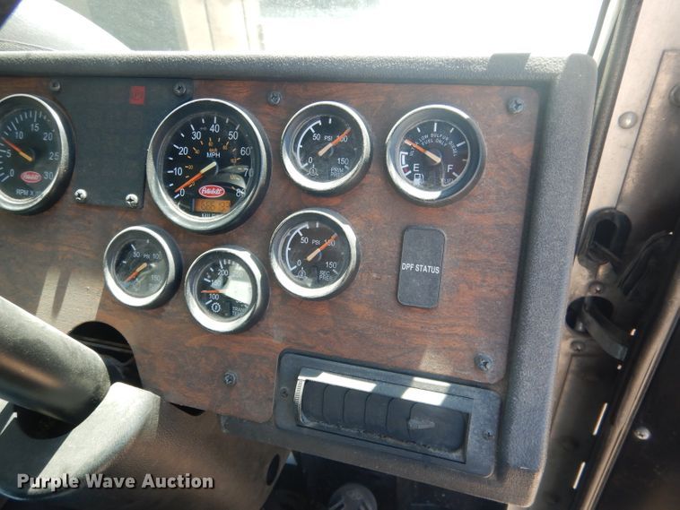 image for item FI9111 2011 Peterbilt 320  refuse truck