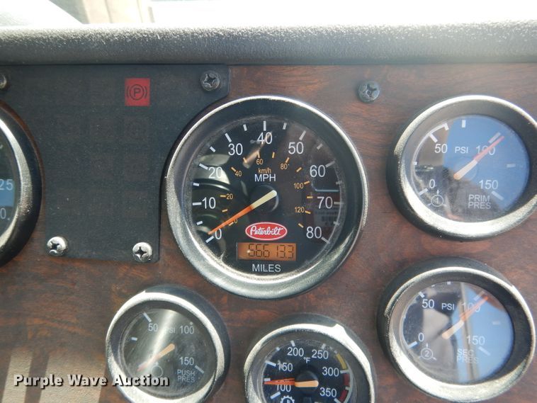 image for item FI9111 2011 Peterbilt 320  refuse truck