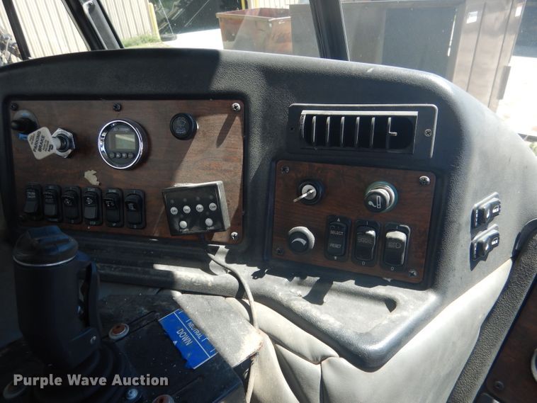 image for item FI9111 2011 Peterbilt 320  refuse truck