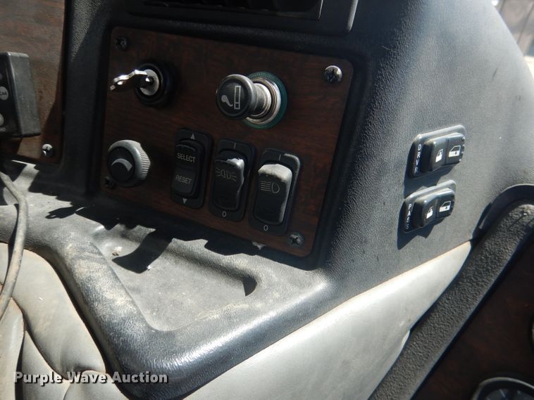 image for item FI9111 2011 Peterbilt 320  refuse truck