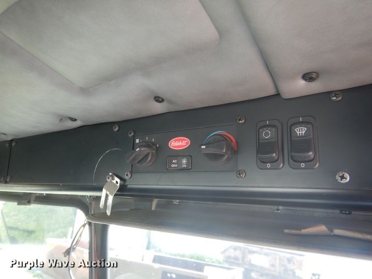 image for item FI9111 2011 Peterbilt 320  refuse truck