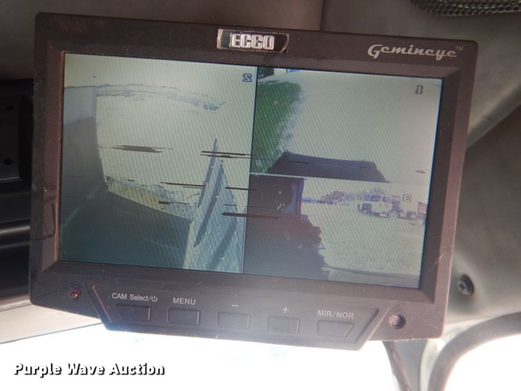 image for item FI9111 2011 Peterbilt 320  refuse truck