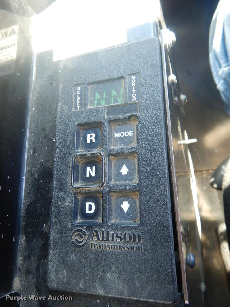 image for item FI9111 2011 Peterbilt 320  refuse truck