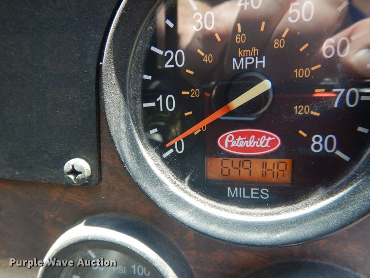 image for item FI9111 2011 Peterbilt 320  refuse truck