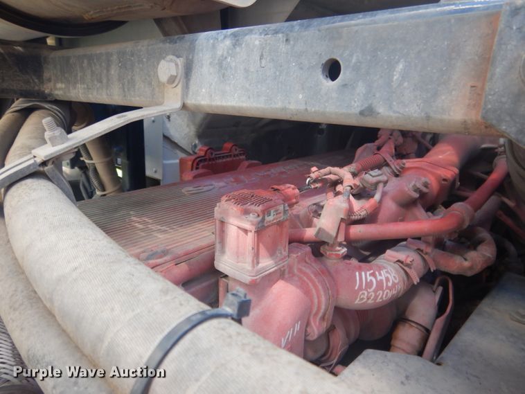 image for item FI9111 2011 Peterbilt 320  refuse truck