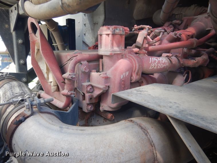 image for item FI9111 2011 Peterbilt 320  refuse truck