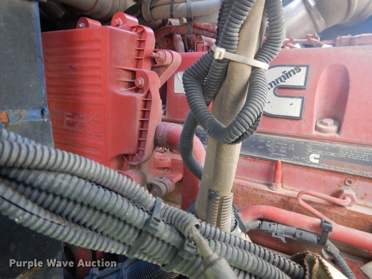 image for item FI9111 2011 Peterbilt 320  refuse truck