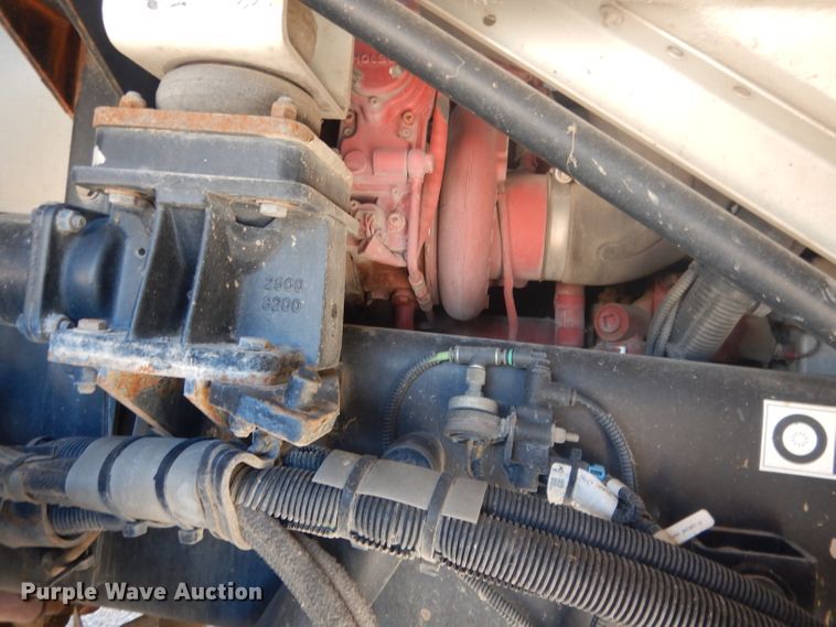 image for item FI9111 2011 Peterbilt 320  refuse truck