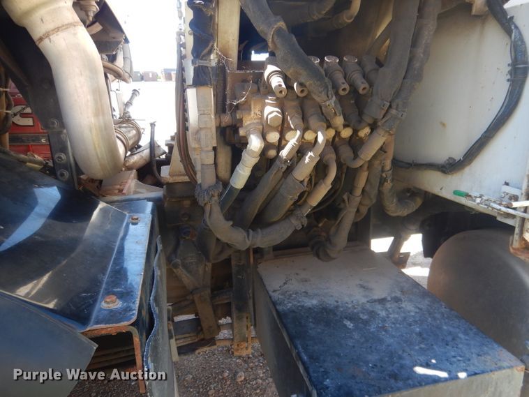 image for item FI9111 2011 Peterbilt 320  refuse truck