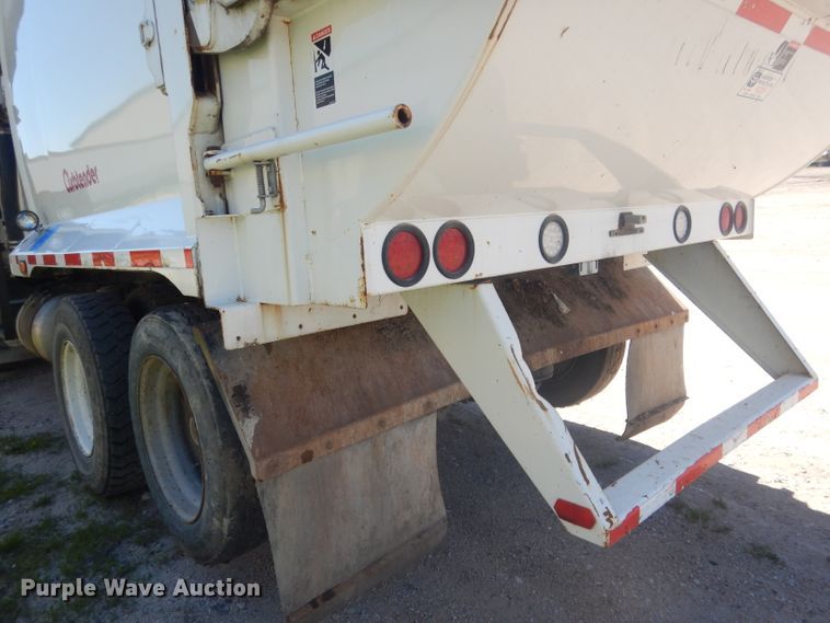 image for item FI9111 2011 Peterbilt 320  refuse truck