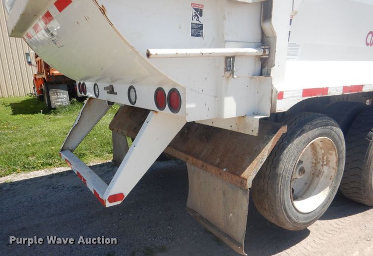 image for item FI9111 2011 Peterbilt 320  refuse truck