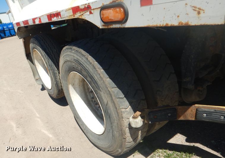 image for item FI9111 2011 Peterbilt 320  refuse truck