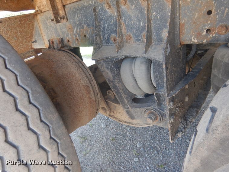 image for item FI9111 2011 Peterbilt 320  refuse truck