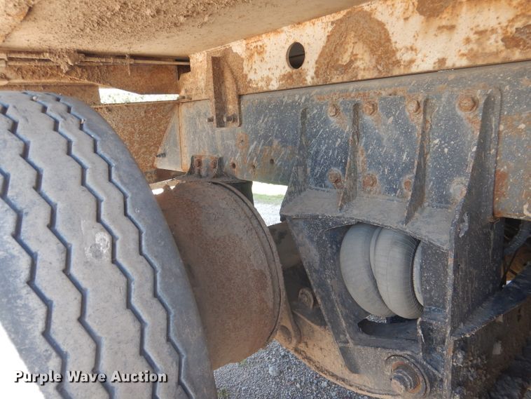 image for item FI9111 2011 Peterbilt 320  refuse truck