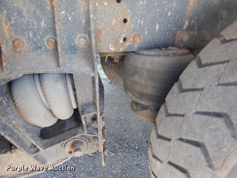 image for item FI9111 2011 Peterbilt 320  refuse truck