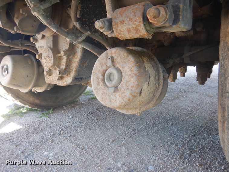 image for item FI9111 2011 Peterbilt 320  refuse truck