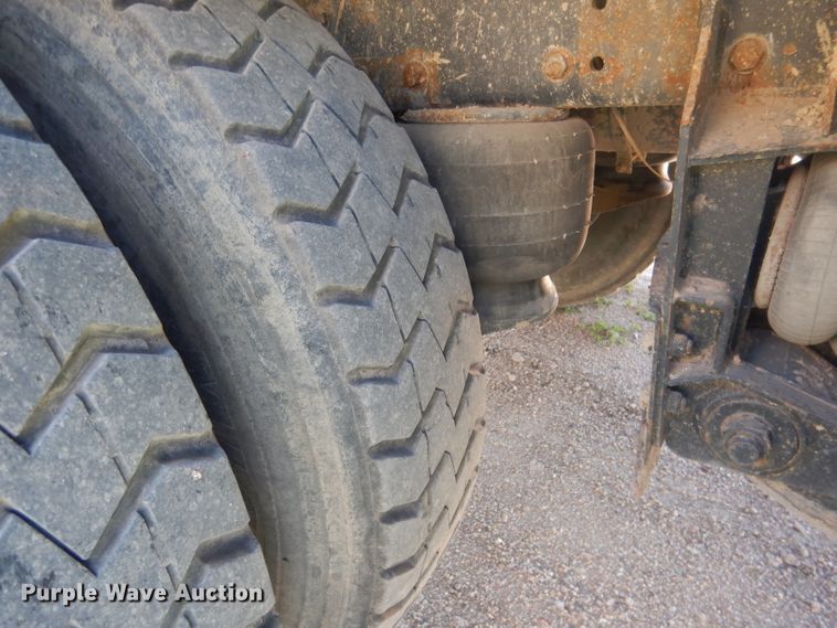 image for item FI9111 2011 Peterbilt 320  refuse truck