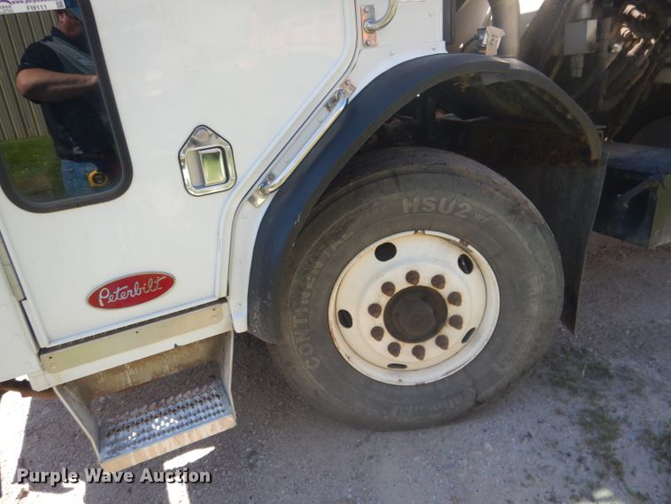 image for item FI9111 2011 Peterbilt 320  refuse truck