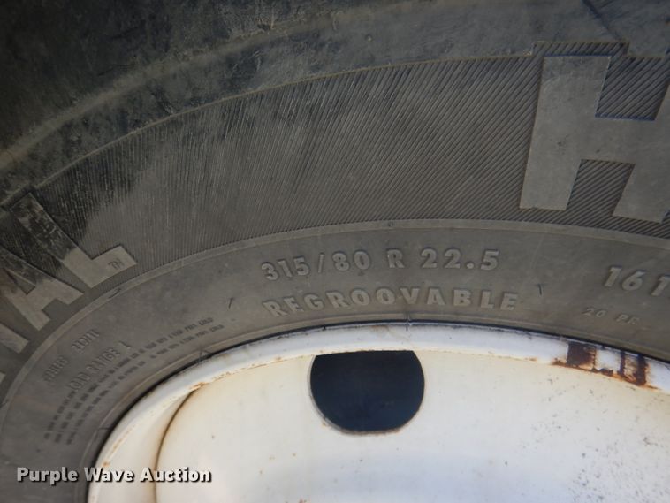 image for item FI9111 2011 Peterbilt 320  refuse truck