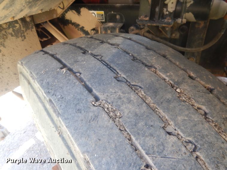 image for item FI9111 2011 Peterbilt 320  refuse truck