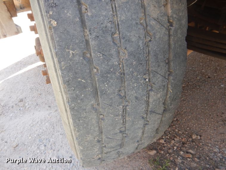 image for item FI9111 2011 Peterbilt 320  refuse truck