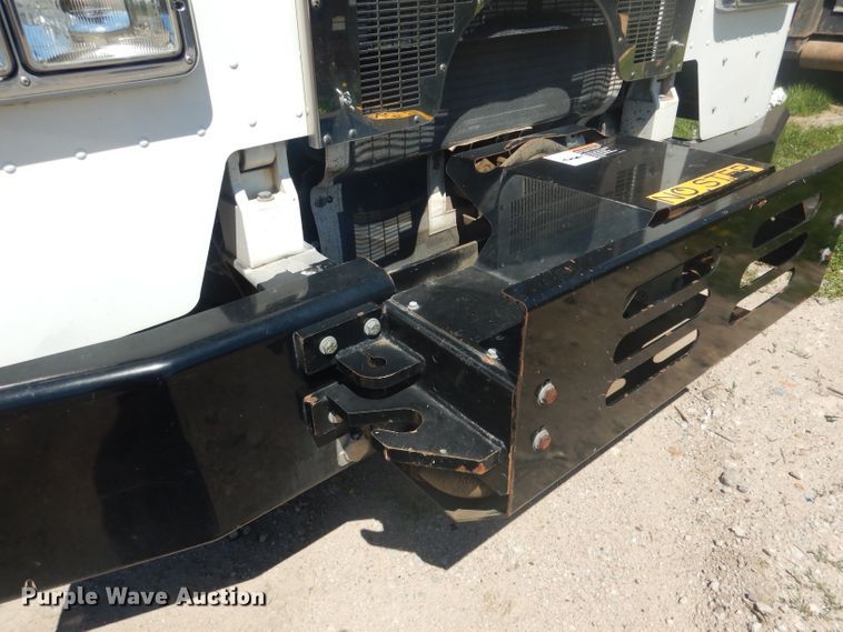 image for item FI9111 2011 Peterbilt 320  refuse truck