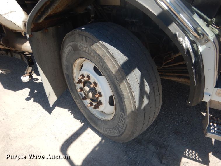 image for item FI9111 2011 Peterbilt 320  refuse truck