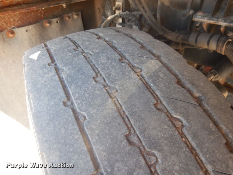 image for item FI9111 2011 Peterbilt 320  refuse truck