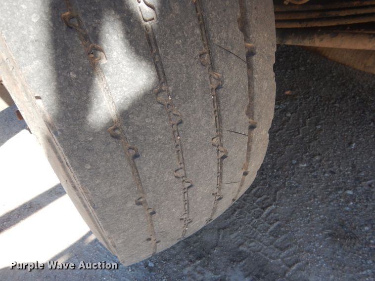 image for item FI9111 2011 Peterbilt 320  refuse truck