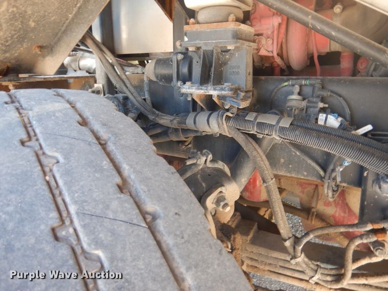 image for item FI9111 2011 Peterbilt 320  refuse truck