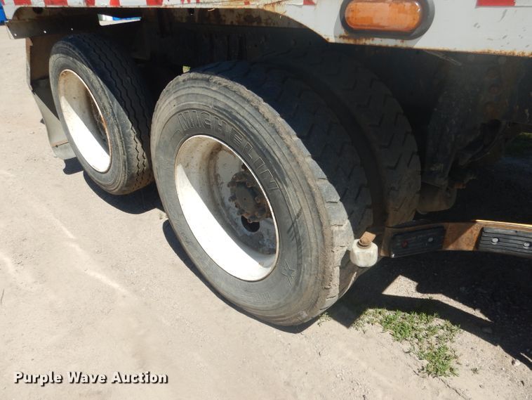 image for item FI9111 2011 Peterbilt 320  refuse truck