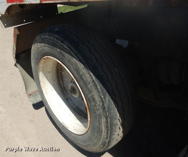 image for item FI9111 2011 Peterbilt 320  refuse truck