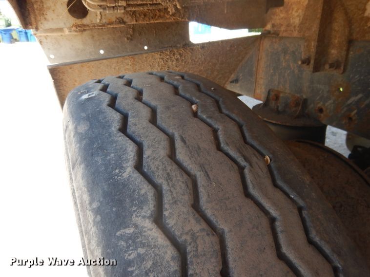 image for item FI9111 2011 Peterbilt 320  refuse truck