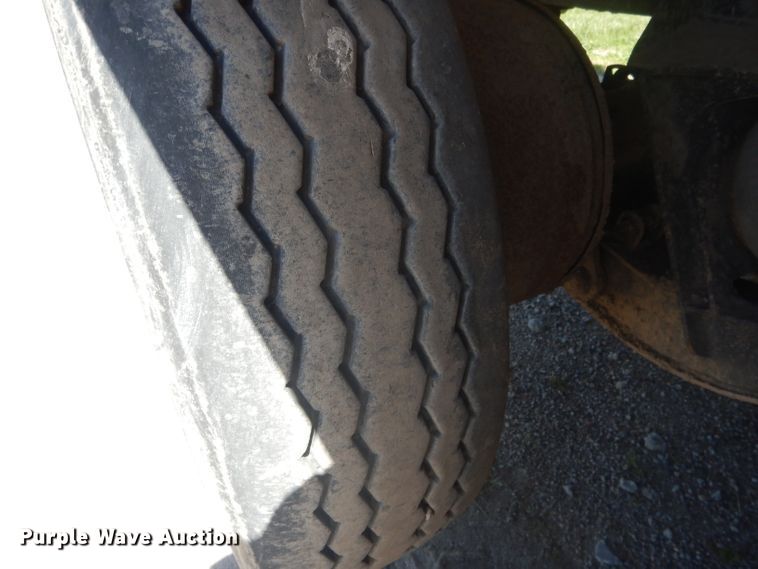 image for item FI9111 2011 Peterbilt 320  refuse truck